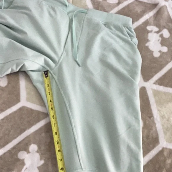 Lululemon joggers - Picture 10 of 11